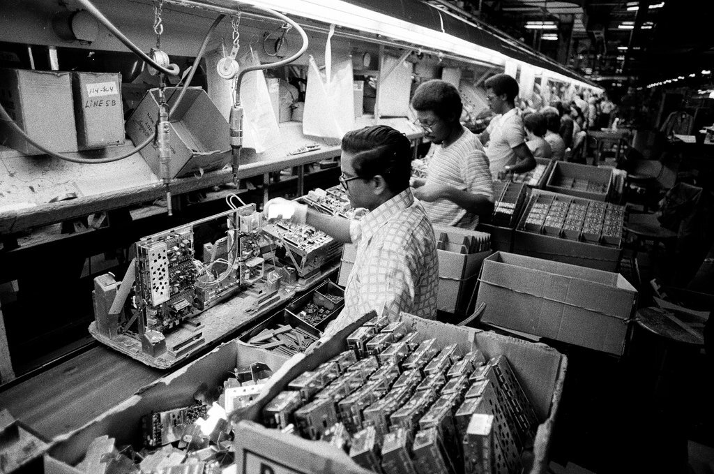 Workers at Zenith plant - Chicago Sun-Times