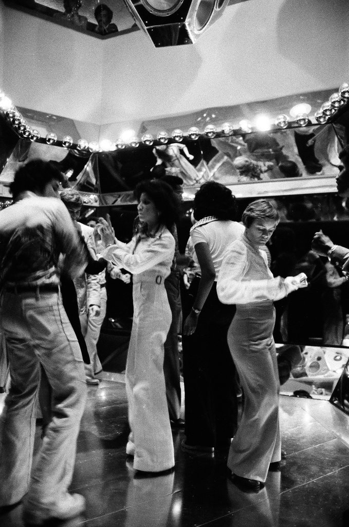 People dancing a Zorine's - Chicago Sun-Times