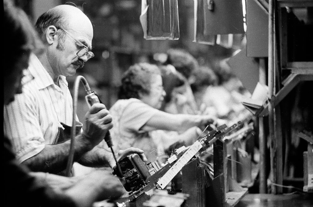 Workers at Zenith plant - Chicago Sun-Times