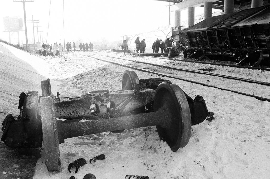 Tanker train car derailed under Stevenson Expressway - Jerry Tomaselli for Chicago Sun-Times