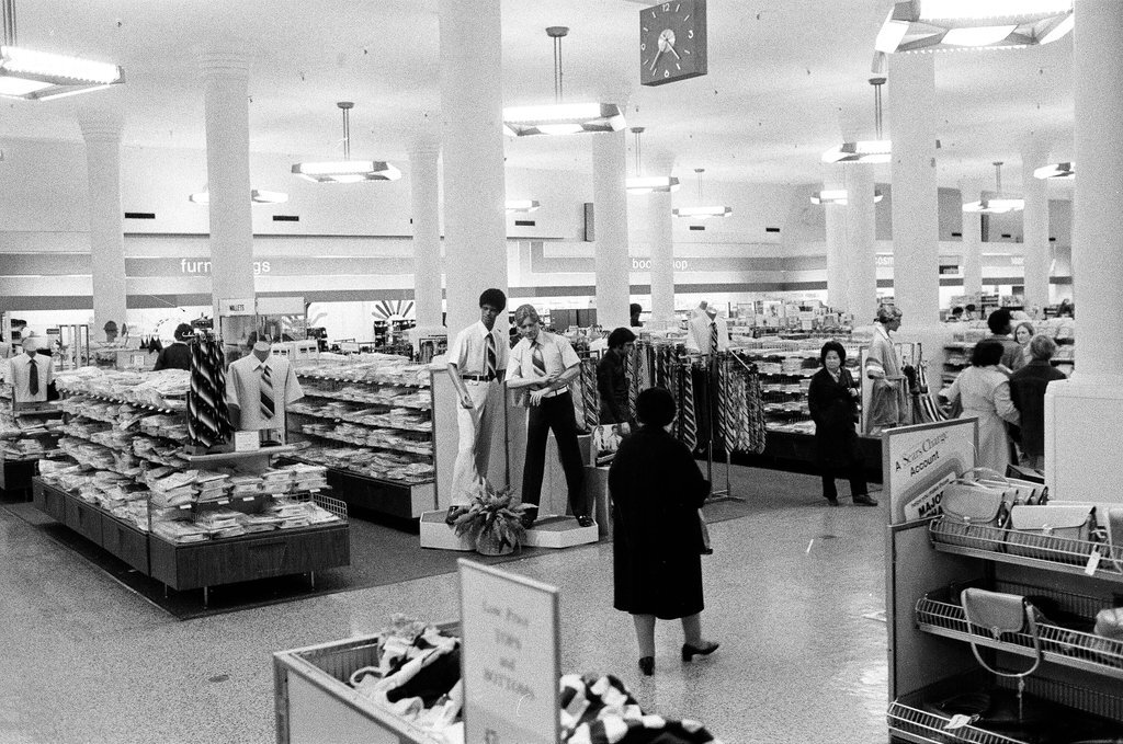 People shopping at remodeled Sears store - Chicago Sun-Times