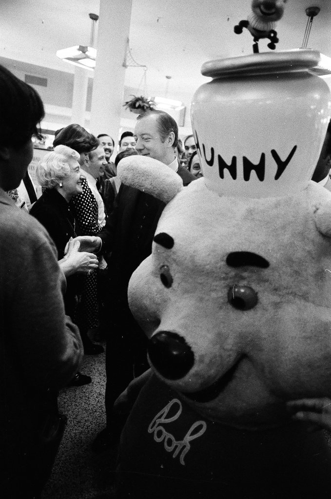 Mayor Bilandic tours Sears with Winnie the Pooh - James DePree for Chicago Sun-Times