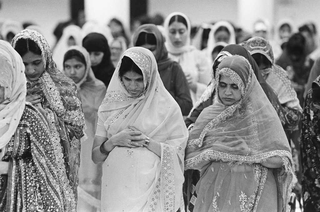 Muslims praying at McCormick Place - Kevin Horan for Chicago Sun-Times