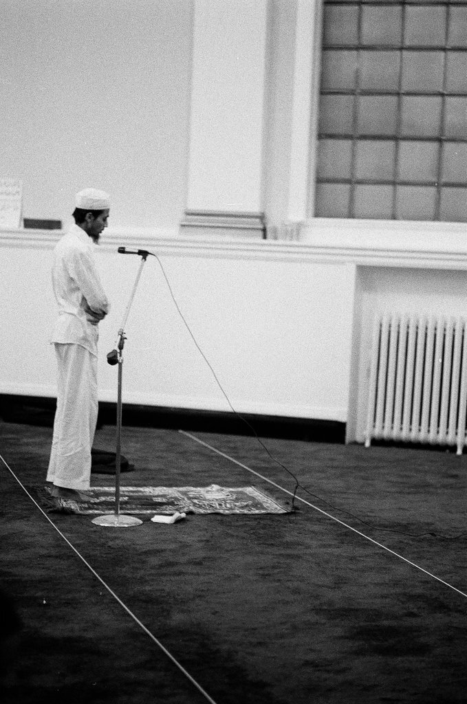 Muslim men praying at community center - Chicago Sun-Times