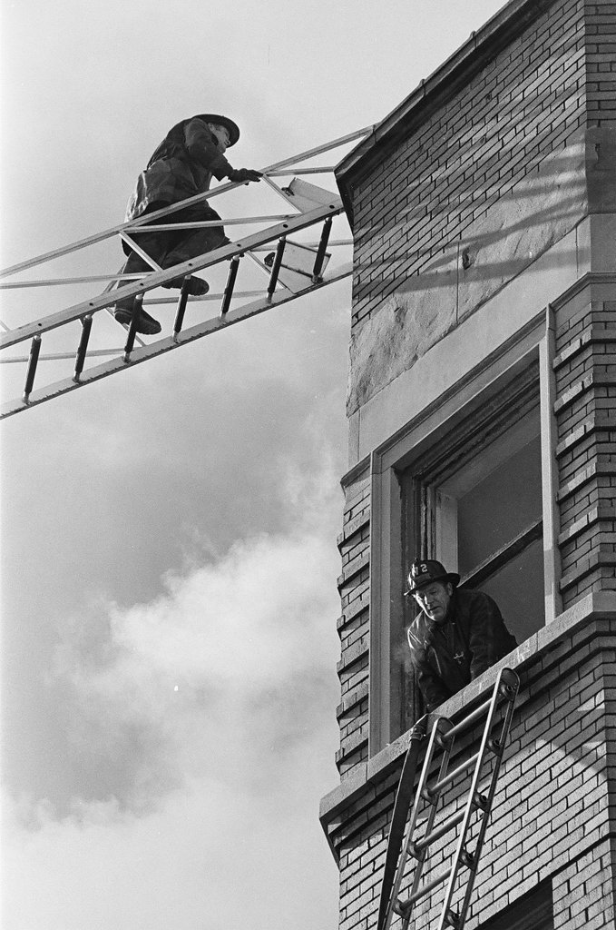 Firefighters at building on South Ellis - Chicago Sun-Times