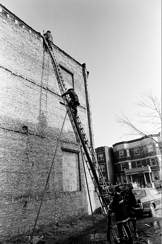 Firefighters at building on South Ellis - Chicago Sun-Times