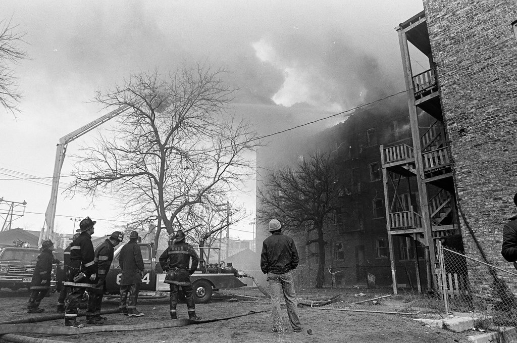 Firefighters at building on South Ellis - Chicago Sun-Times