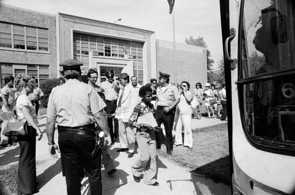 First day of busing at Dawes Elementary School - Jack Lenahan for Chicago Sun-Times