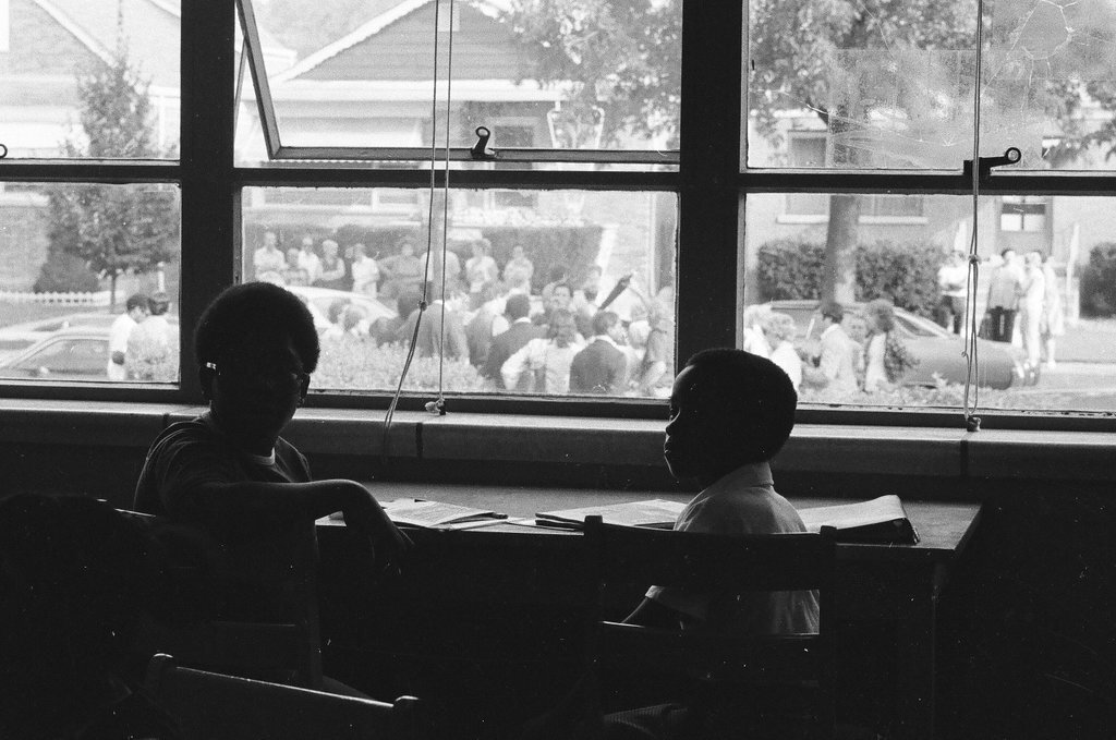 School day for bused-in children - Gene Pesek for Chicago Sun-Times