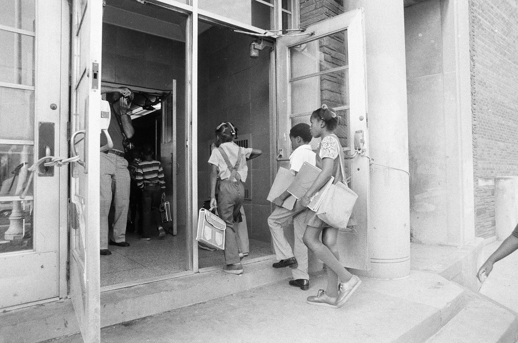 School day for bused-in children - Gene Pesek for Chicago Sun-Times