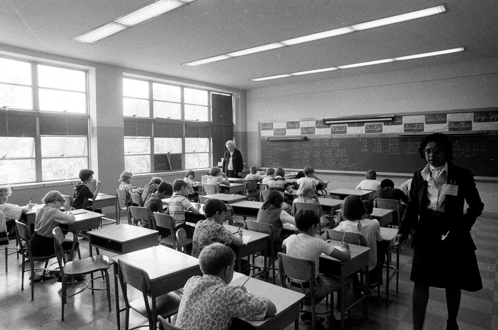 School day for bused-in children - Gene Pesek for Chicago Sun-Times