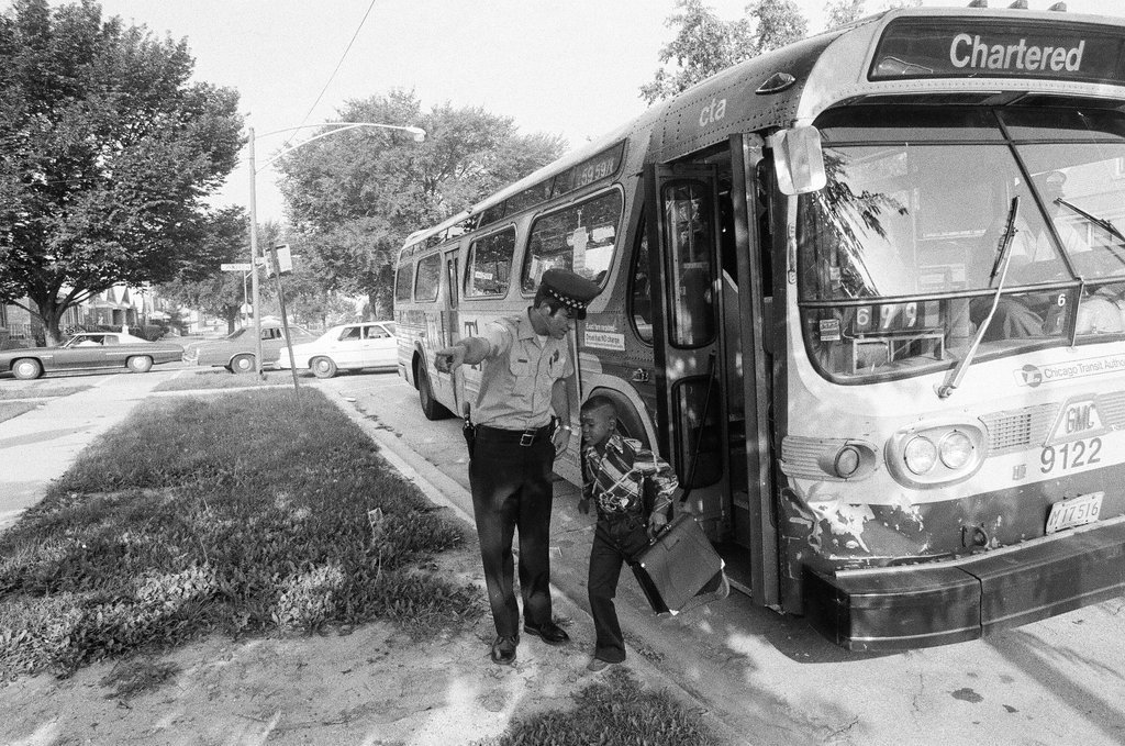 School day for bused-in children - Gene Pesek for Chicago Sun-Times