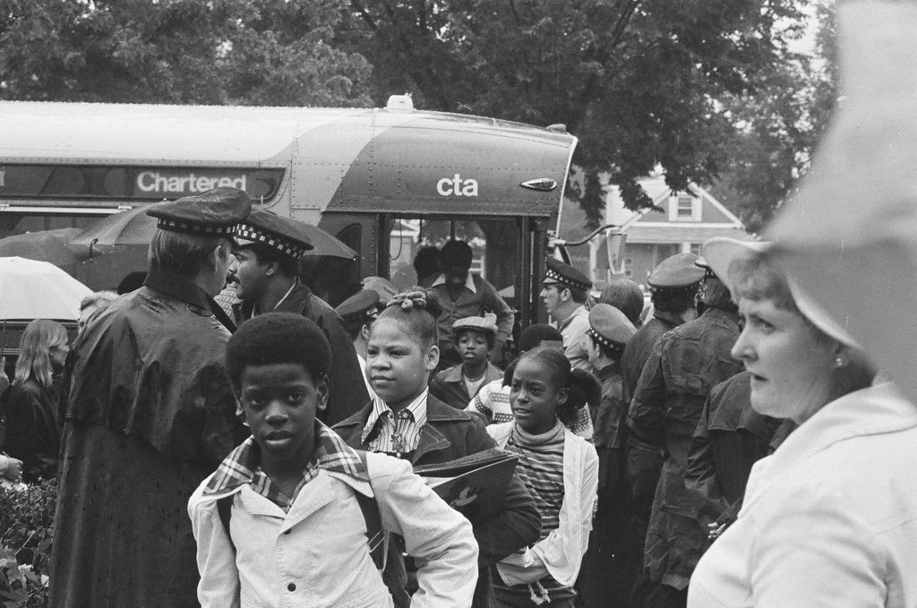 People protest busing at Stevenson School - Gene Pesek for Chicago Sun-Times