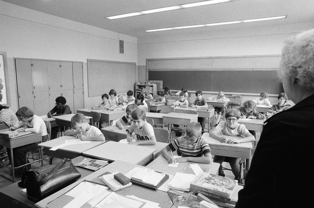 School day for bused-in children - Gene Pesek for Chicago Sun-Times