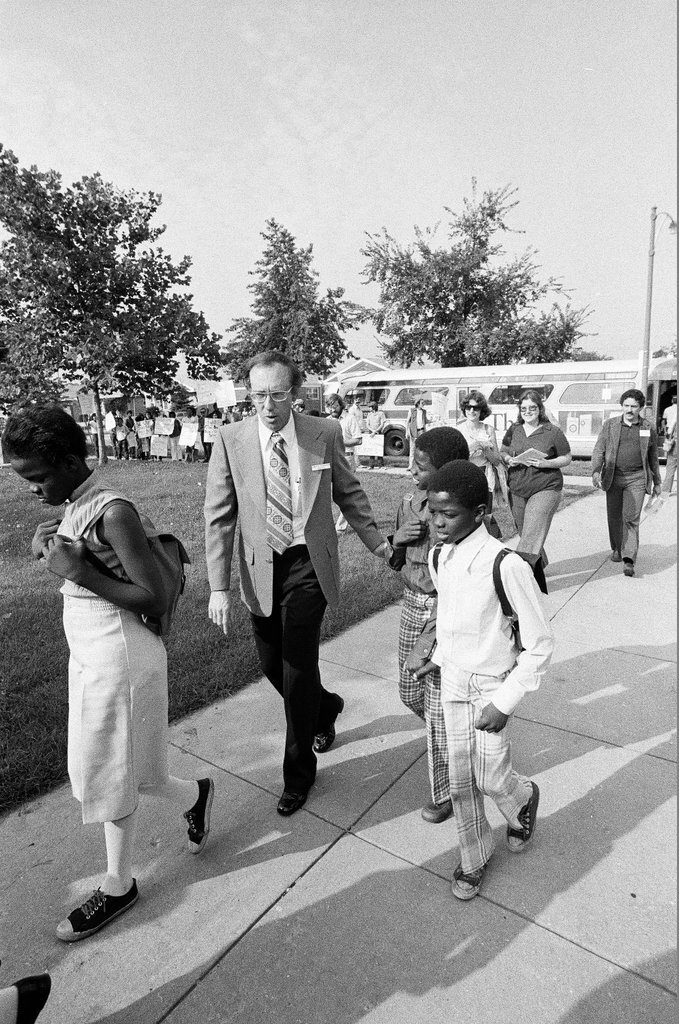 Busing supporters and students bused in at John Hancock School - John Tweedle for Chicago Sun-Times