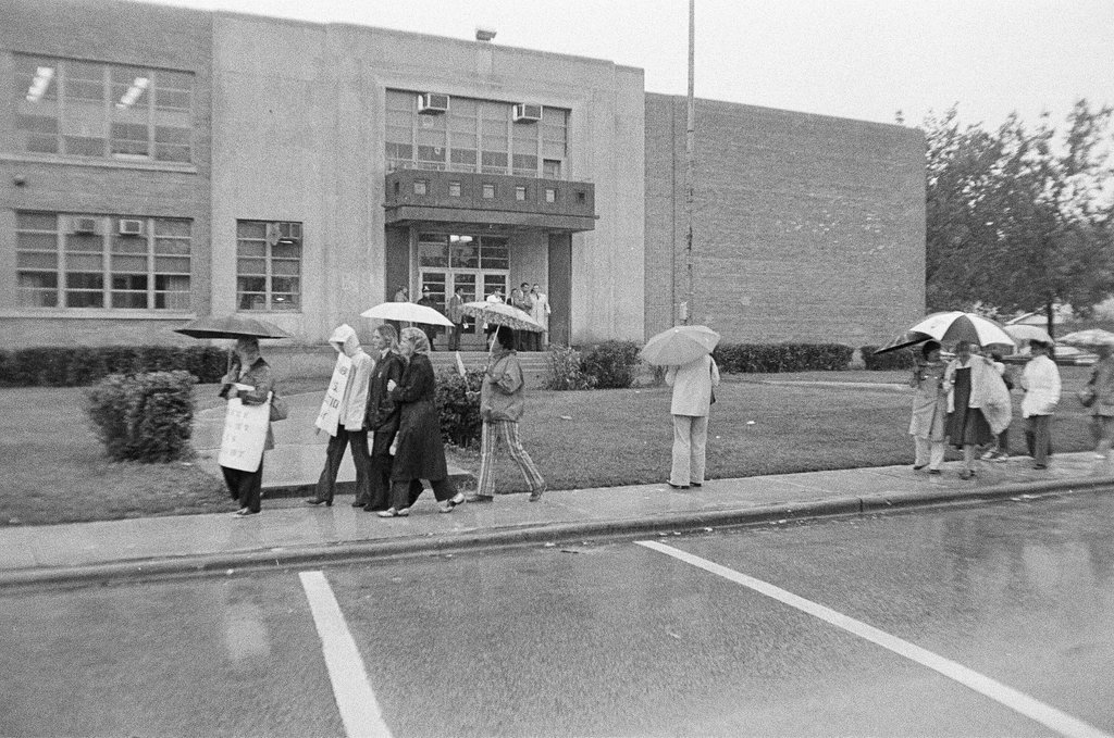 People protest busing in the rain at Stevenson Elementary - Edmund Jarecki for Chicago Sun-Times