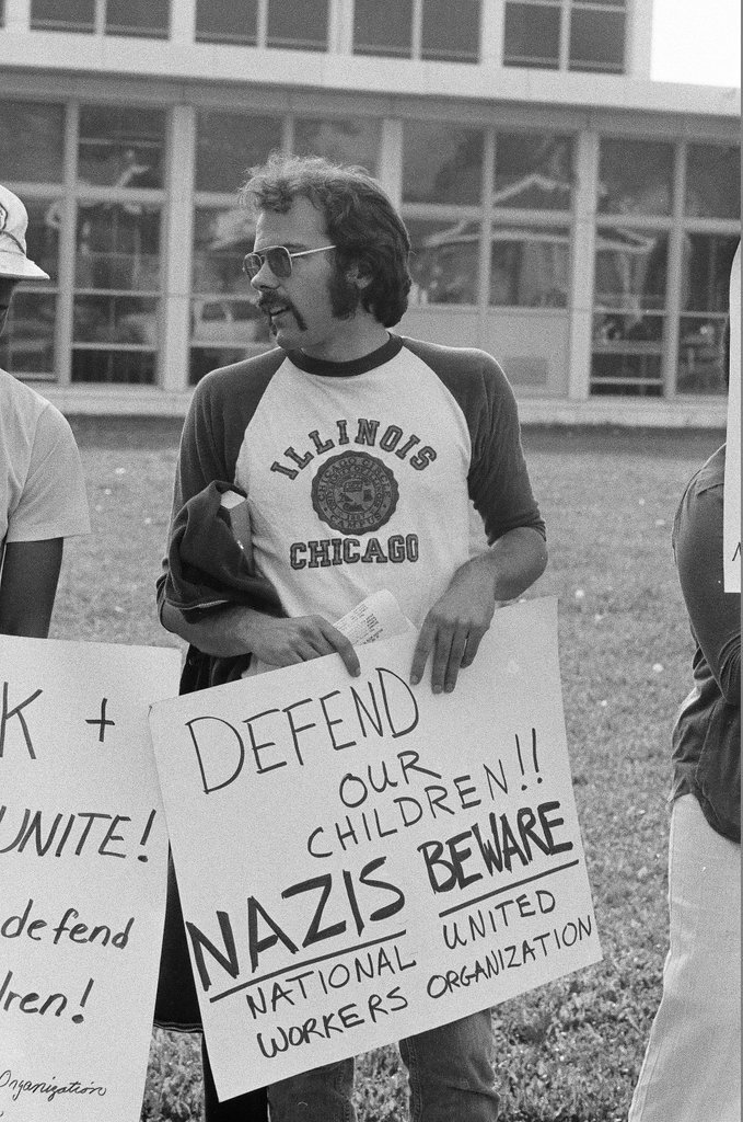 Busing supporters and students bused in at John Hancock School - John Tweedle for Chicago Sun-Times