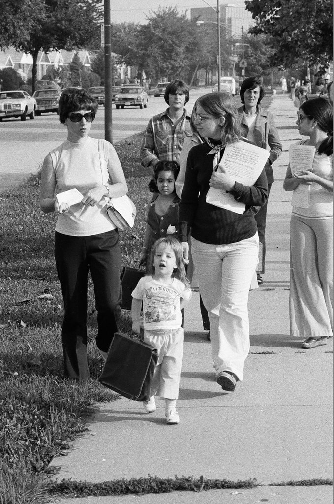 Busing supporters and students bused in at John Hancock School - John Tweedle for Chicago Sun-Times