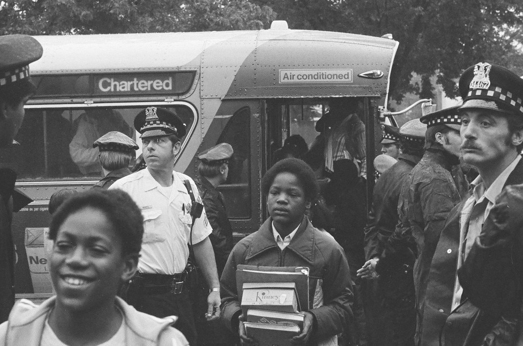 People protest busing at Stevenson School - Gene Pesek for Chicago Sun-Times