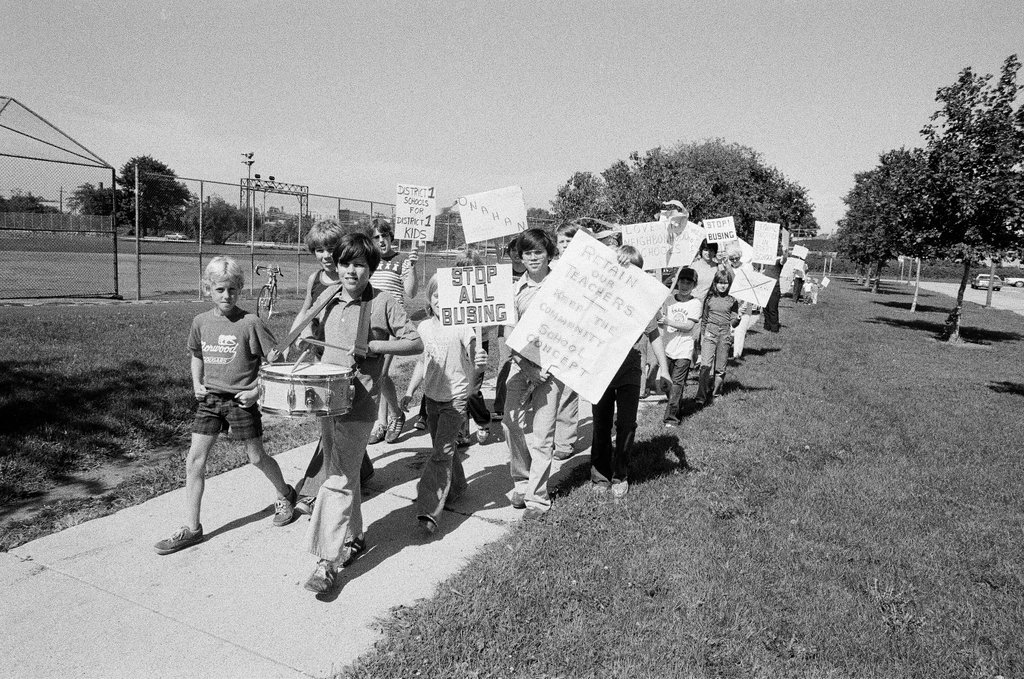 Northwest side group protest busing with picket signs - Jim Frost for Chicago Sun-Times