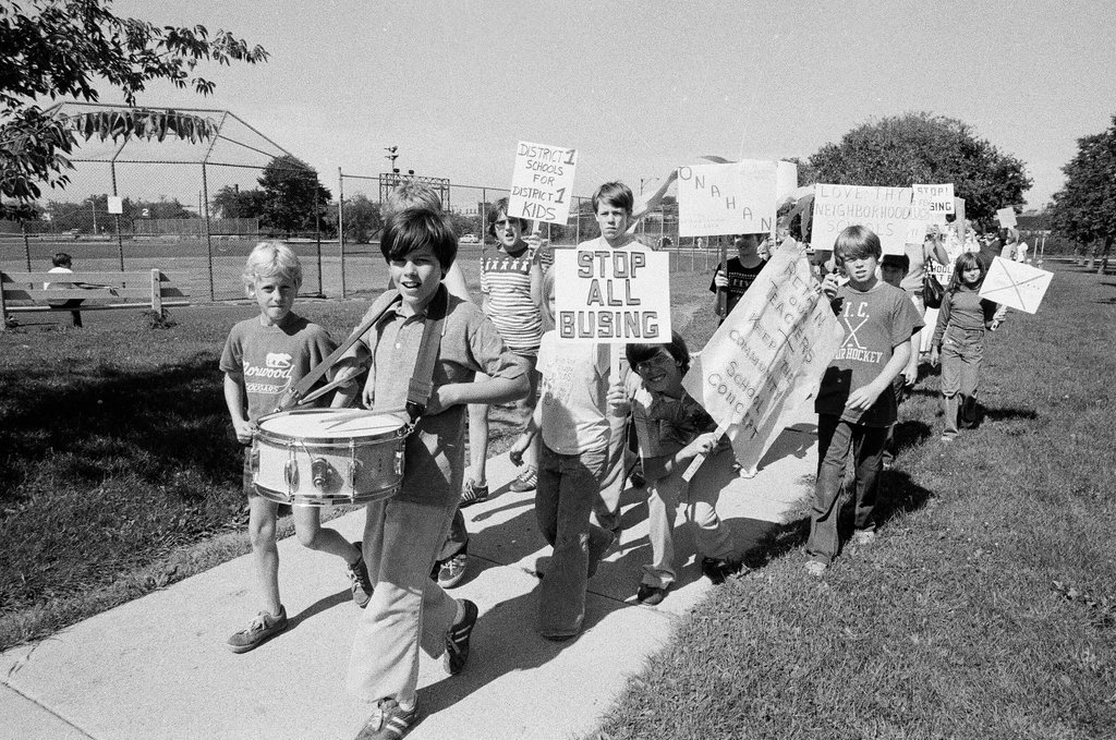 Northwest side group protest busing with picket signs - Jim Frost for Chicago Sun-Times