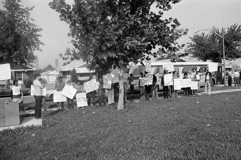 Busing supporters and students bused in at John Hancock School - John Tweedle for Chicago Sun-Times