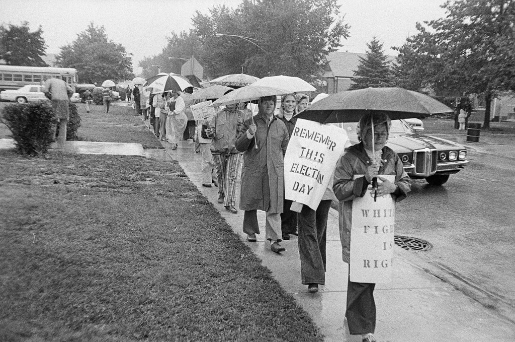 People protest busing in the rain at Stevenson Elementary - Edmund Jarecki for Chicago Sun-Times