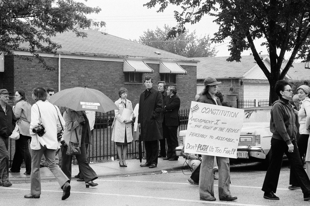 Clergymen attend anti-busing rally - Gene Pesek for Chicago Sun-Times