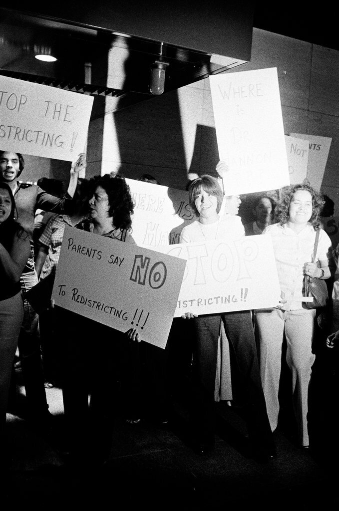 Parents protest busing at Hancock Center - Martha Hartnett for Chicago Sun-Times