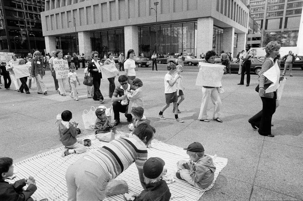 Anti-busing protesters at the Board of Education and in the Loop - Gene Pesek for Chicago Sun-Times