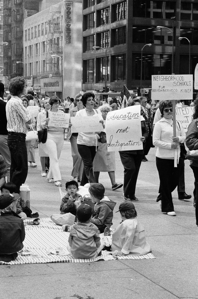 Anti-busing protesters at the Board of Education and in the Loop - Gene Pesek for Chicago Sun-Times