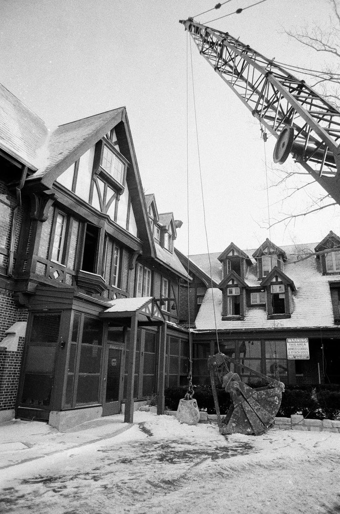 Stock Yard Inn being demolished - James DePree for Chicago Sun-Times