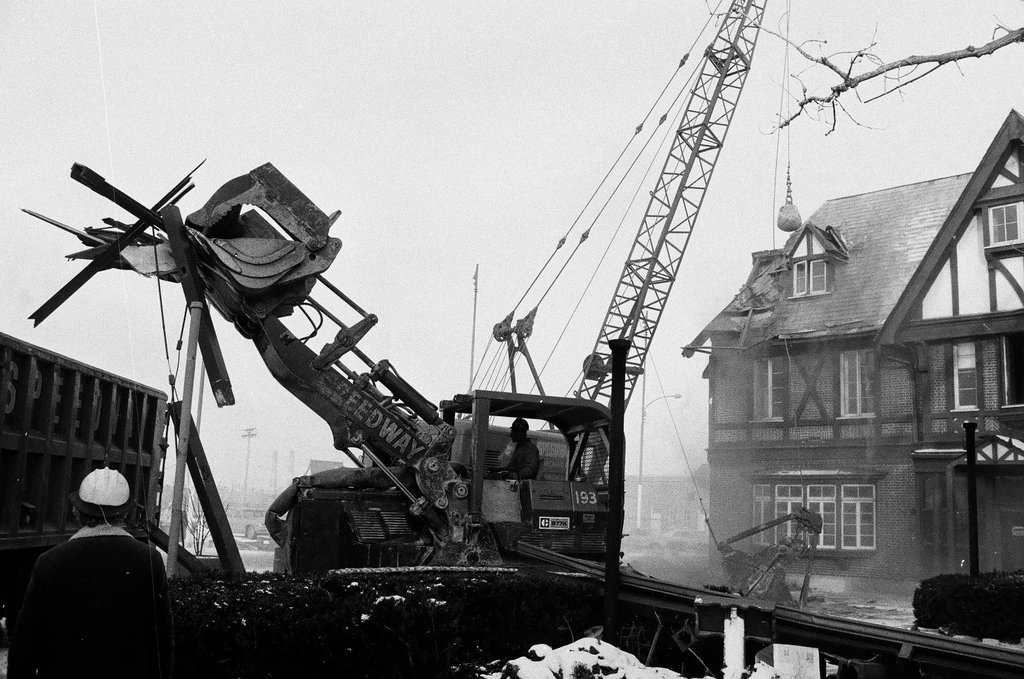 Stock Yard Inn being demolished - James DePree for Chicago Sun-Times