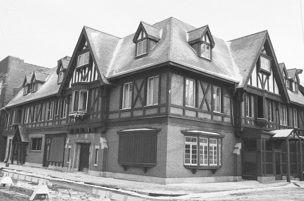 Stock Yard Inn being demolished - James DePree for Chicago Sun-Times