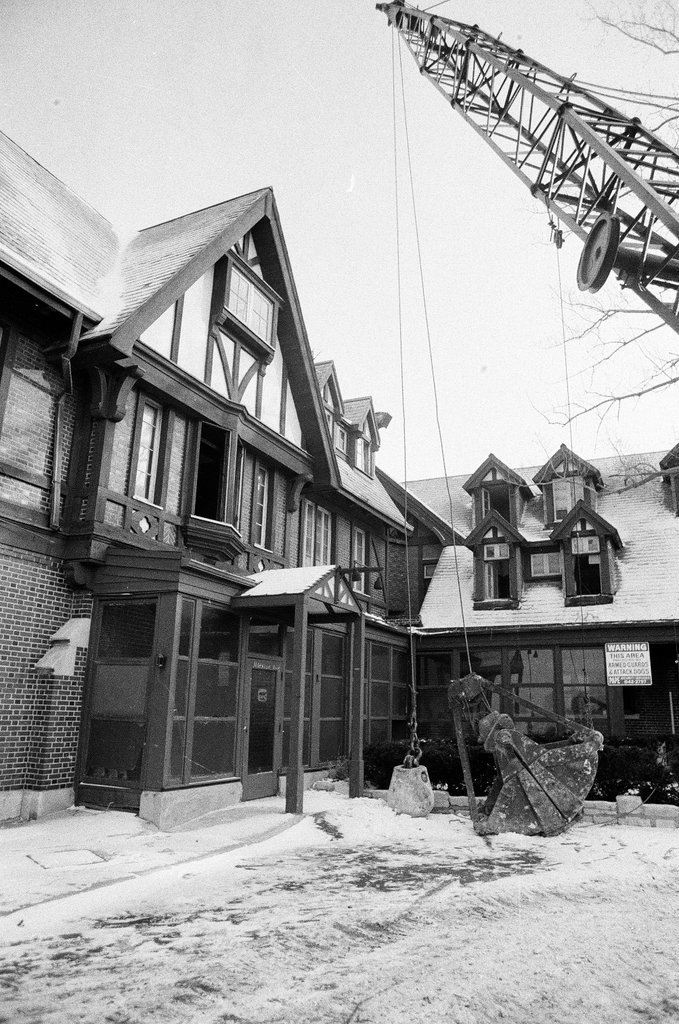 Stock Yard Inn being demolished - James DePree for Chicago Sun-Times