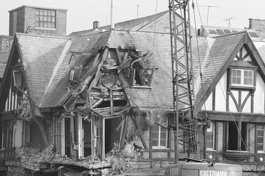 Stock Yard Inn being demolished - James DePree for Chicago Sun-Times
