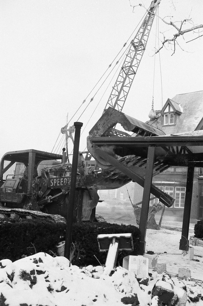 Stock Yard Inn being demolished - James DePree for Chicago Sun-Times