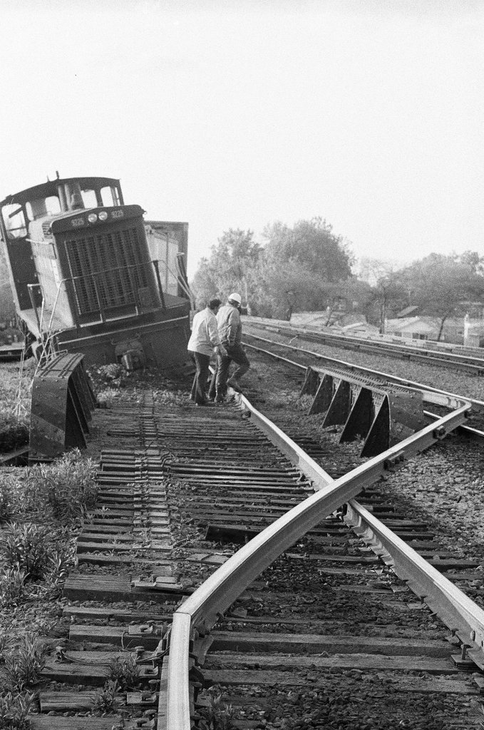 Penn Central train engine derailed - Chicago Sun-Times