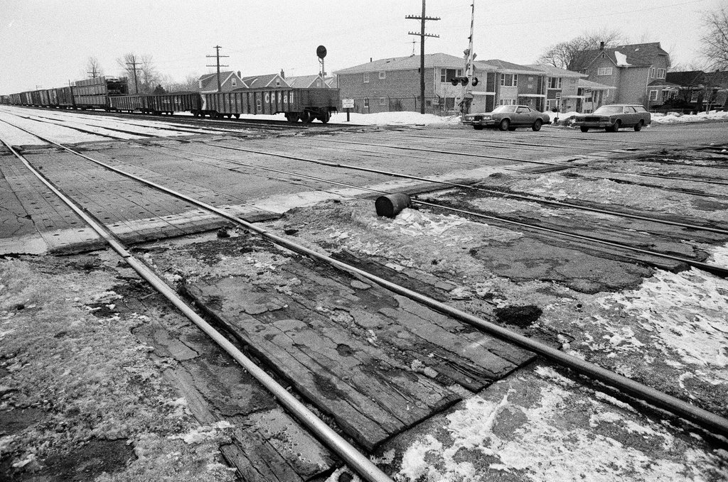 Long railroad crossing on southwest side - Richard Derk for Chicago Sun-Times
