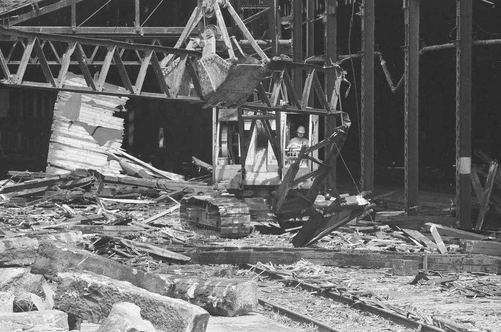 Dearborn train shed demolition - Randy B. Leffingwell for Chicago Sun-Times
