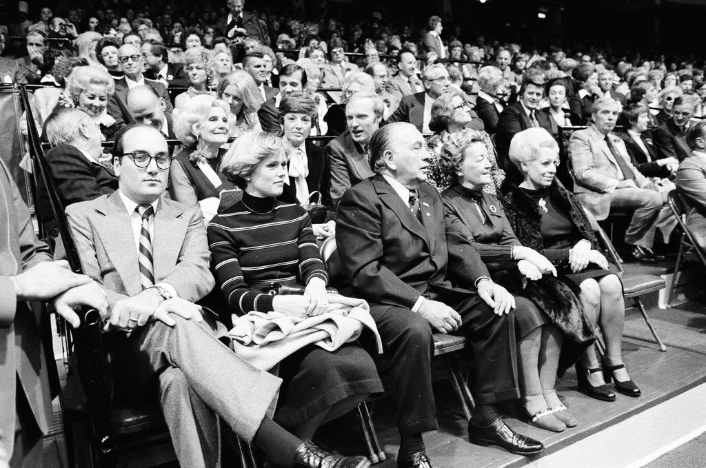 Richard J. Daley and family attend Bobby Vinton concert - John Tweedle for Chicago Sun-Times