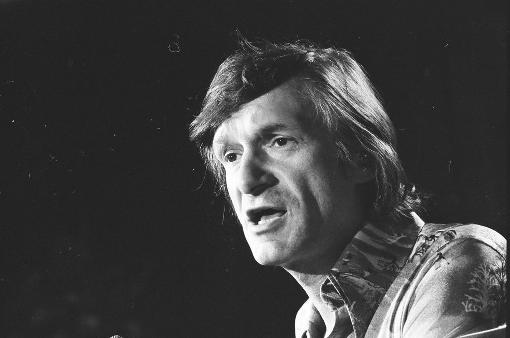 Hugh Hefner speaks at press conference - John Tweedle for Chicago Sun-Times