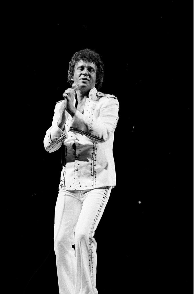 Richard J. Daley and family attend Bobby Vinton concert - John Tweedle for Chicago Sun-Times