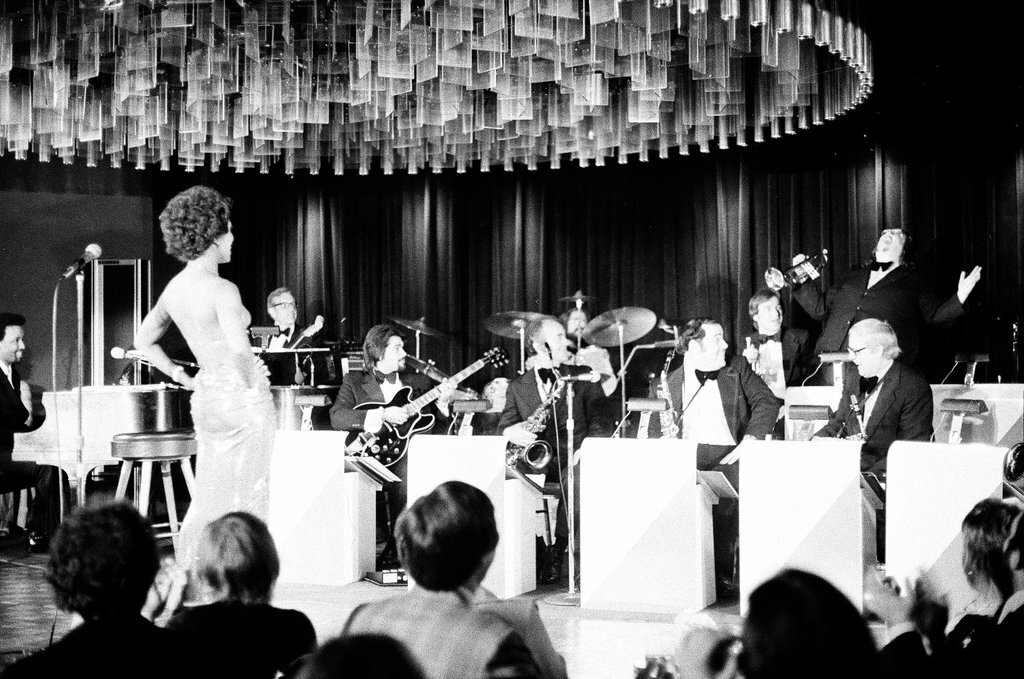Lola Falana performs at the Blue Max - Randy B. Leffingwell for Chicago Sun-Times