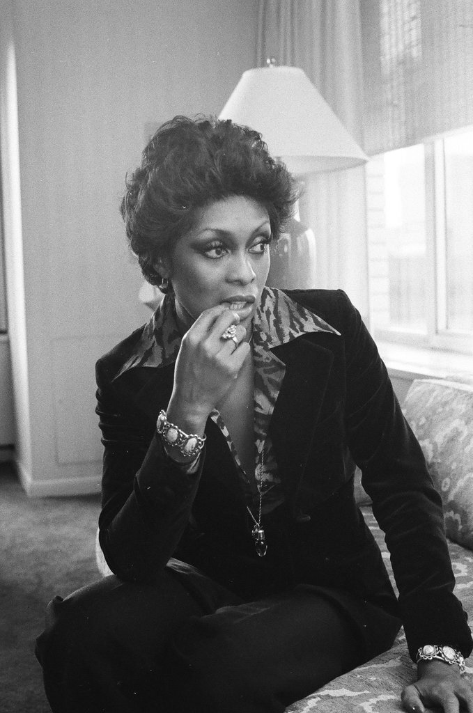 Lola Falana sitting on a couch - Fred Stein for Chicago Daily News