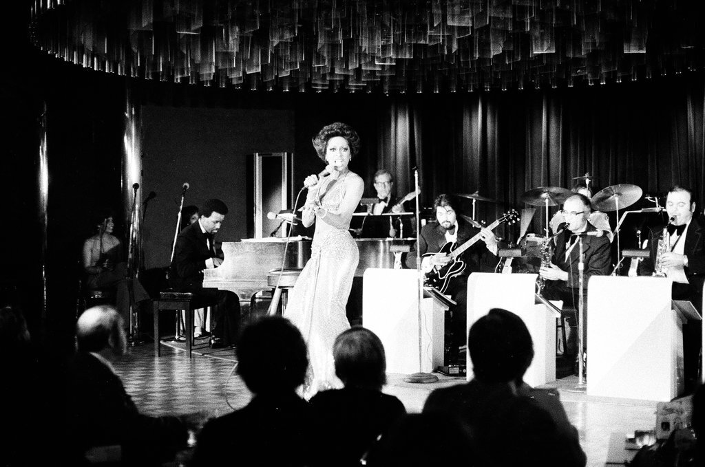 Lola Falana performs at the Blue Max - Randy B. Leffingwell for Chicago Sun-Times
