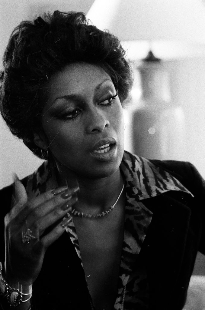 Lola Falana sitting on a couch - Fred Stein for Chicago Daily News