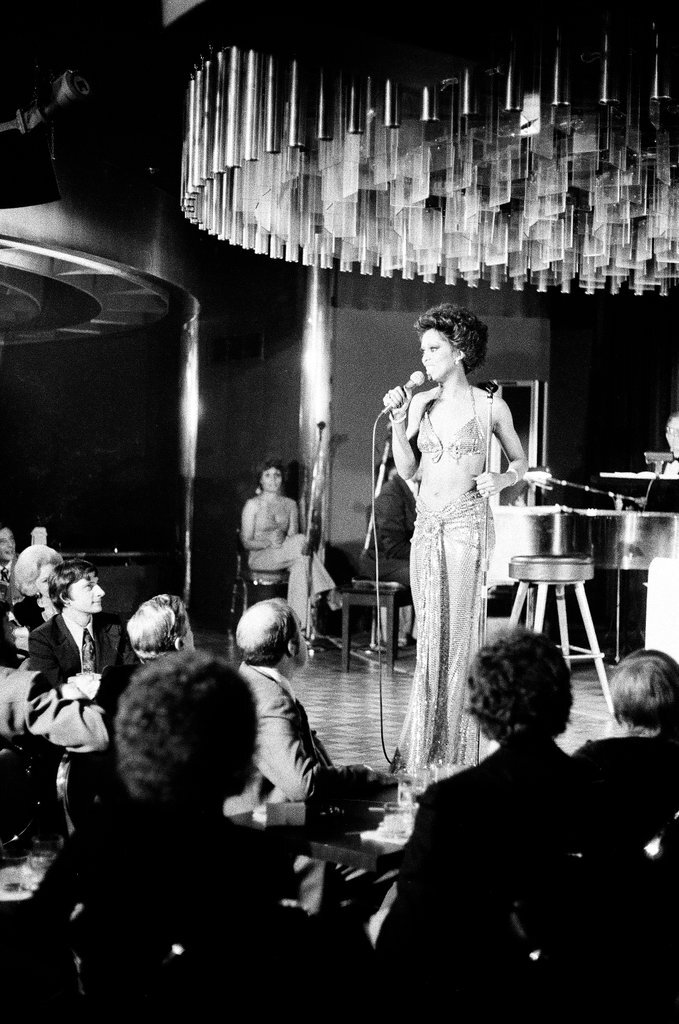 Lola Falana performs at the Blue Max - Randy B. Leffingwell for Chicago Sun-Times