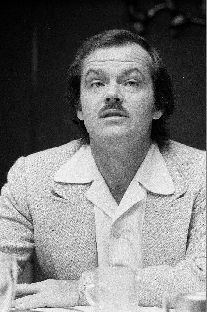 Jack Nicholson in a restaurant - Jerry Tomaselli for Chicago Sun-Times