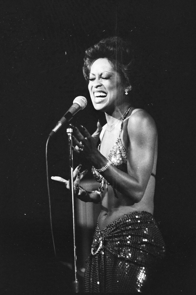 Lola Falana performs at the Blue Max - Randy B. Leffingwell for Chicago Sun-Times